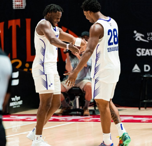 争议！灰熊绝平球踩线遭爵士17分逆转 最拽贝利18+7森萨博37分