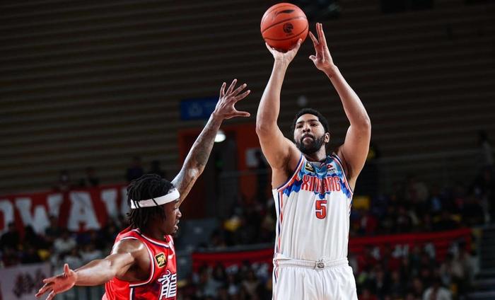 只差官宣！新疆确认续约全能大外援，季后赛场均20+11被刘炜看重