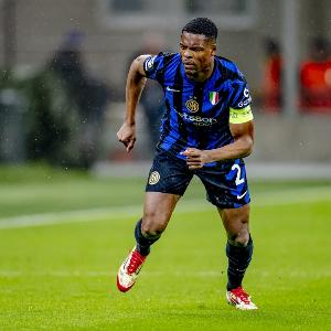 米体：巴萨曼城均有意国米后卫邓弗里斯，球员解约金2500万欧元