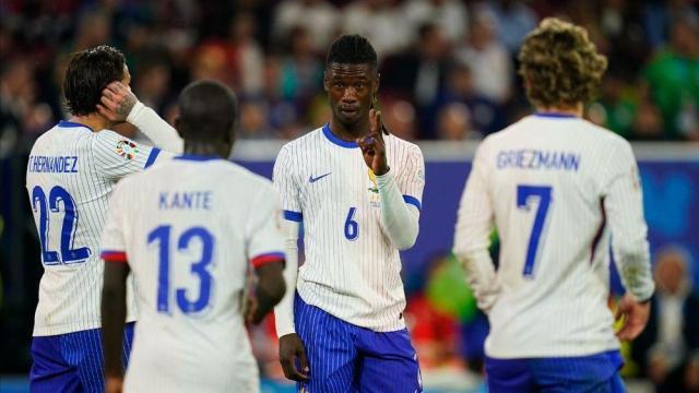 开云下载-【揭秘】老兵小将都挨训 法国队更衣室还好吗？