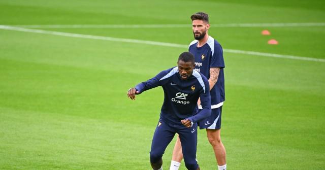 开云下载-【揭秘】老兵小将都挨训 法国队更衣室还好吗？